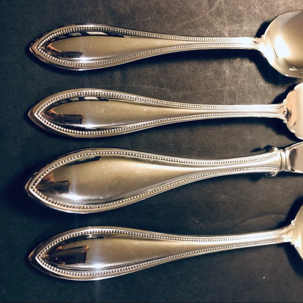 Oneida USA Set of 4 Silverware Arbor